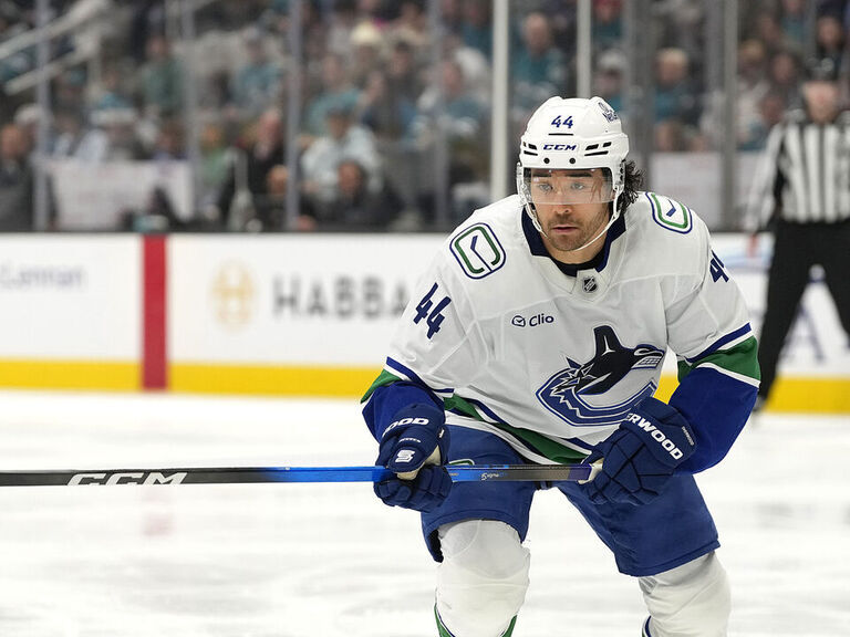 Report: Canadiens, Wild, Stars among teams interested in Sherwood