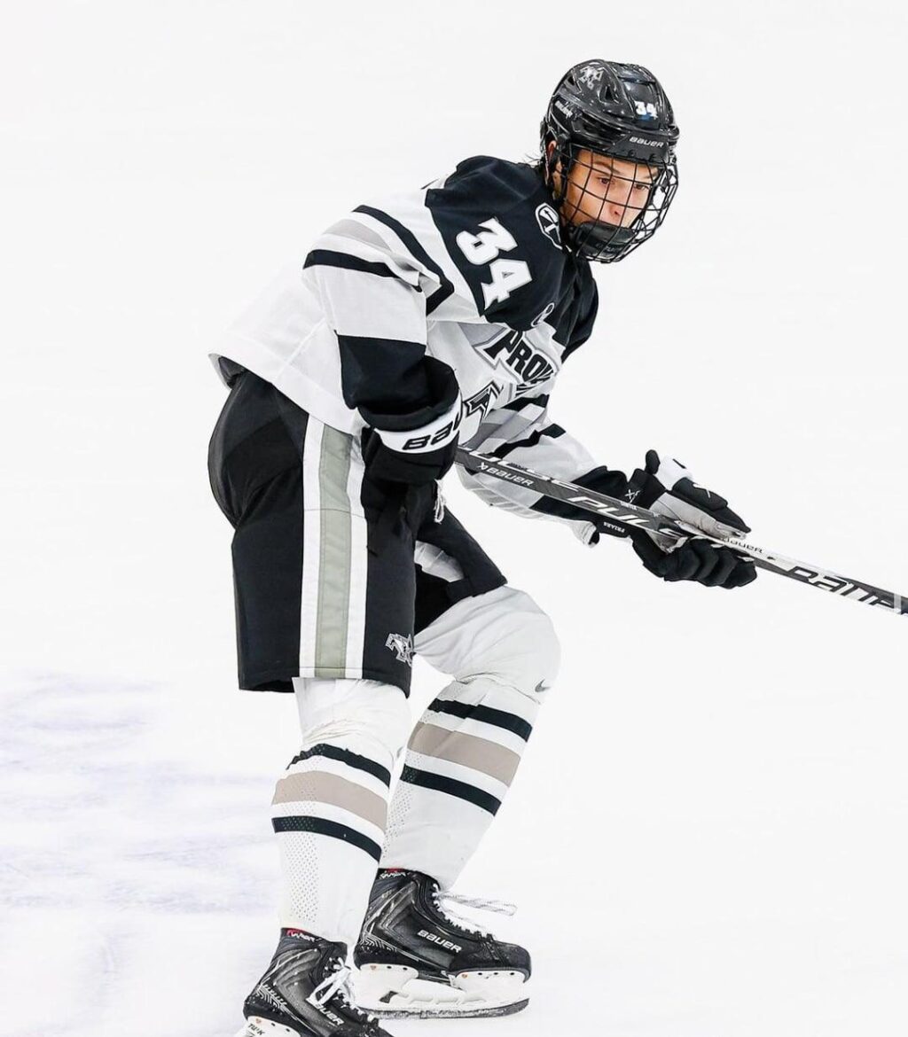 habs-prospect-logan-sawyer-in-his-sophomore-season-with-the-v0-iiiqs88xaf5g1