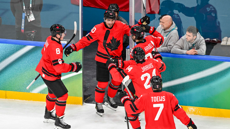 Suzuki ties the game, Canada wins in overtime and qualifies for semifinals