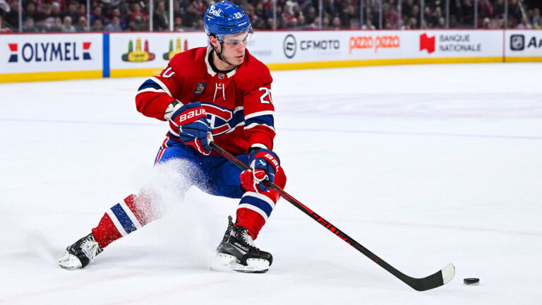Feb 26, 2026; Montreal, Quebec, CAN; Montreal Canadiens left wing Juraj Slafkovsky (20) plays the puck against the New York Islanders during overtime at Bell Centre. Mandatory Credit: David Kirouac-Imagn Images