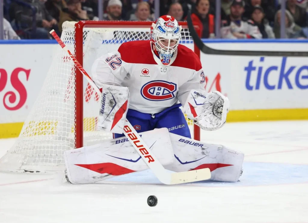Montr&eacute;al Canadiens goaltender Jacob Fowler (32) looks to make a save during the second period against the Buffalo Sabres at KeyBank Center.