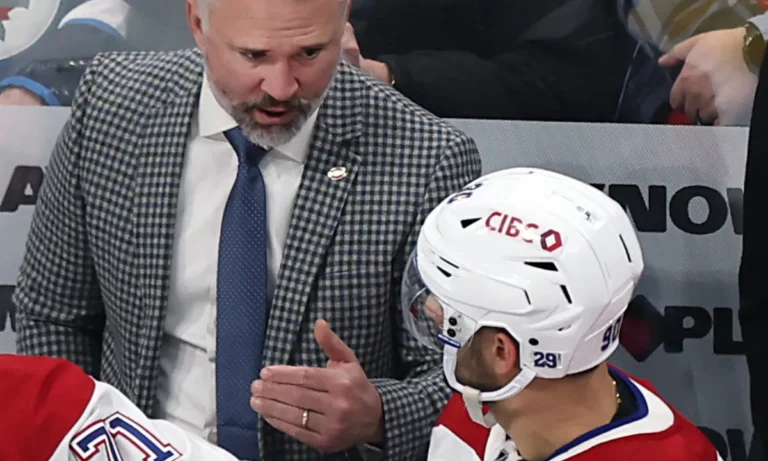 Montreal Canadiens head coach Martin St-Louis talks with center Joe Veleno (90) during a game against the Winnipeg Jets at Canada Life Centre.