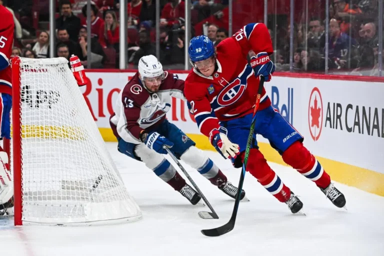 Montreal Canadiens right wing Patrik Laine (92) defends the puck against Colorado Avalanche right wing Valeri Nichushkin (13) behind the net in the second period at Bell Centre.