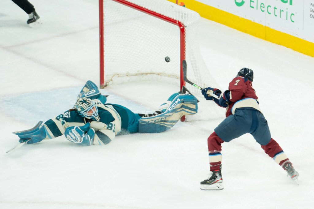 Stacey leads Victoire to bounce-back win, tie for first place