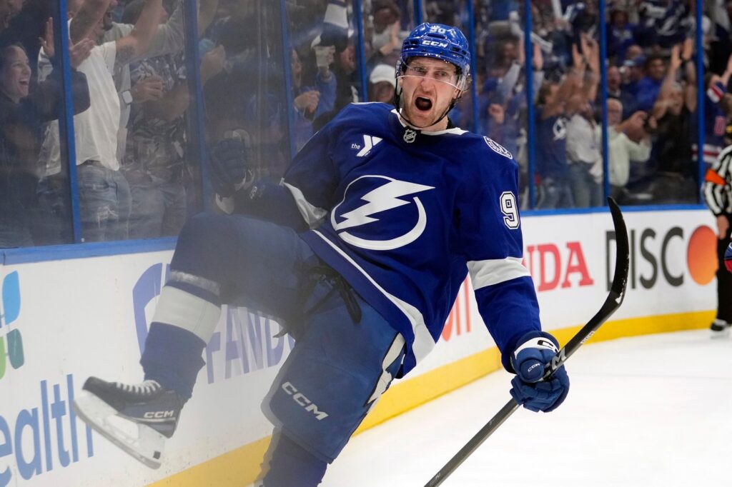 Moser scores in OT as Lightning beat Canadiens 3-2 to even series 1-1