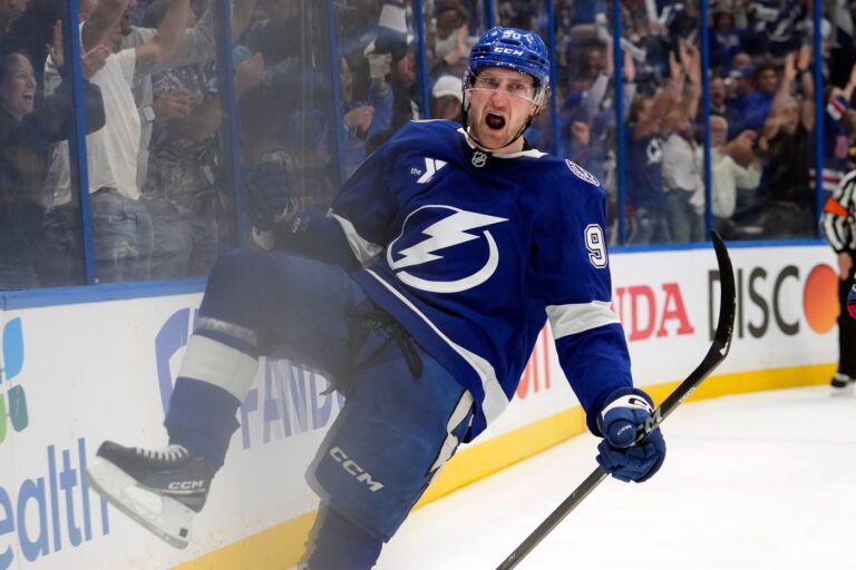 Moser scores in OT as Lightning beat Canadiens 3-2 to even series 1-1