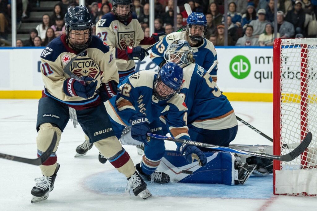 Vancouver Goldeneyes hold on for 4-3 win over Montreal Victoire