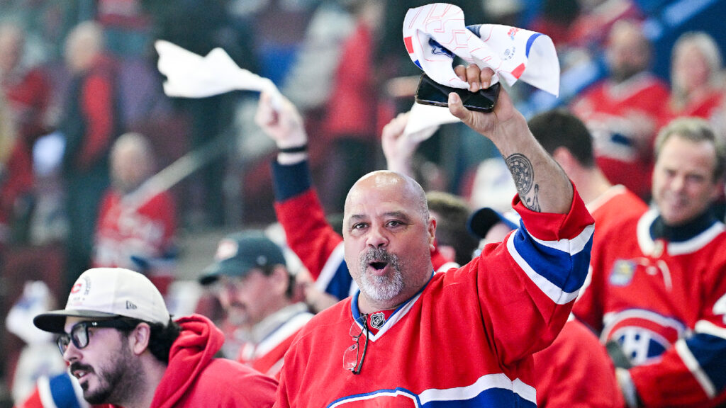 Montreal fans briefly carry U.S. anthem after mic fails before Canadiens playoff game