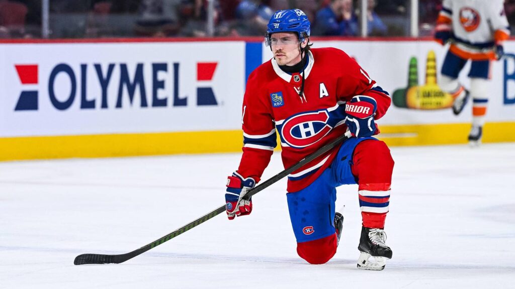 Feb 26, 2026; Montreal, Quebec, CAN; Montreal Canadiens right wing Brendan Gallagher (11) kneels on the ice during warm-up before the game against the New York Islanders at Bell Centre. Mandatory Credit: David Kirouac-Imagn Images