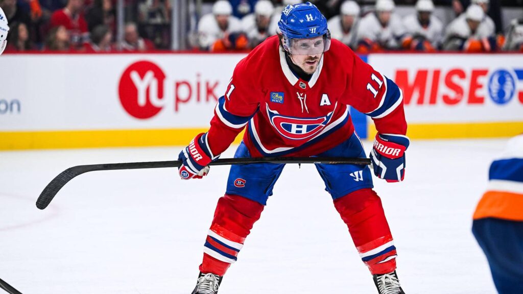 Mar 21, 2026; Montreal, Quebec, CAN; Montreal Canadiens right wing Brendan Gallagher (11) waits for a face-off against the New York Islanders during the third period at Bell Centre. Mandatory Credit: David Kirouac-Imagn Images
