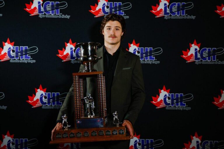 Pickford-CHL-Defenceman-of-the-Year-scaled-1