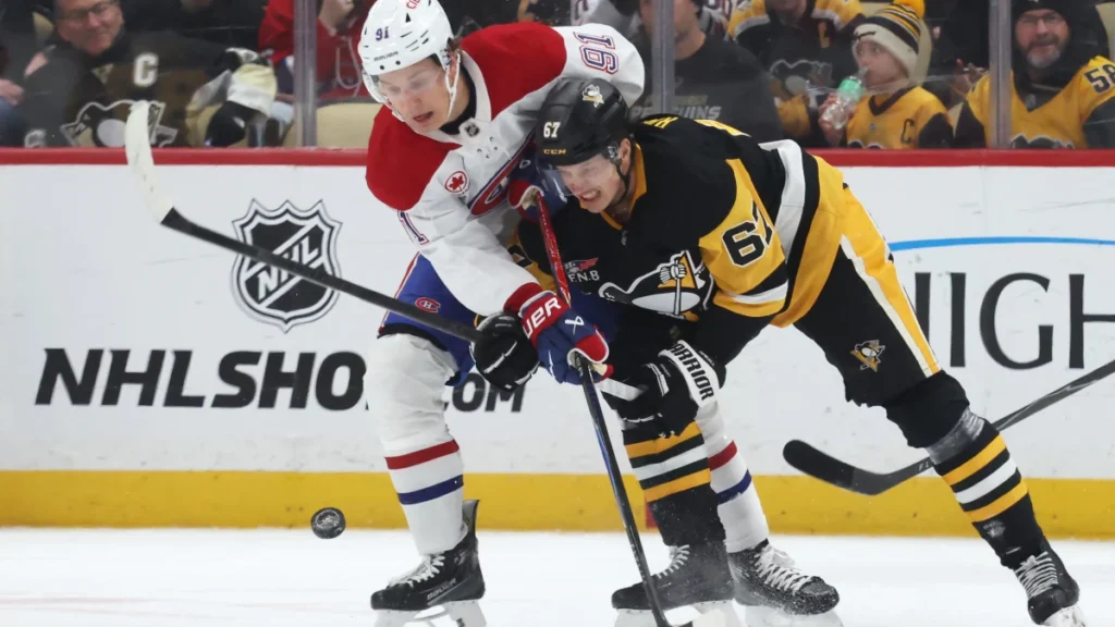 Montr&eacute;al Canadiens center Oliver Kapanen (91) and Pittsburgh Penguins right wing Rickard Rakell (67) chase a loose puck during the second period at PPG Paints Arena.