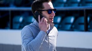Deen's Daily: Avs New EBUG; Red Wings GM Update; Habs' Top Trade Pieces